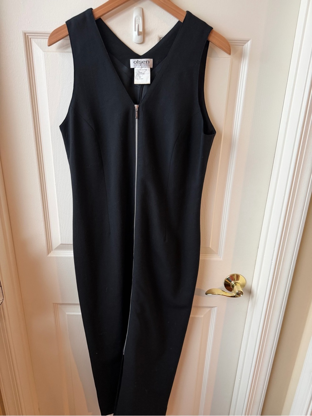 Olsen Collection Black Wool Blend V-Neck with front zipper Dress